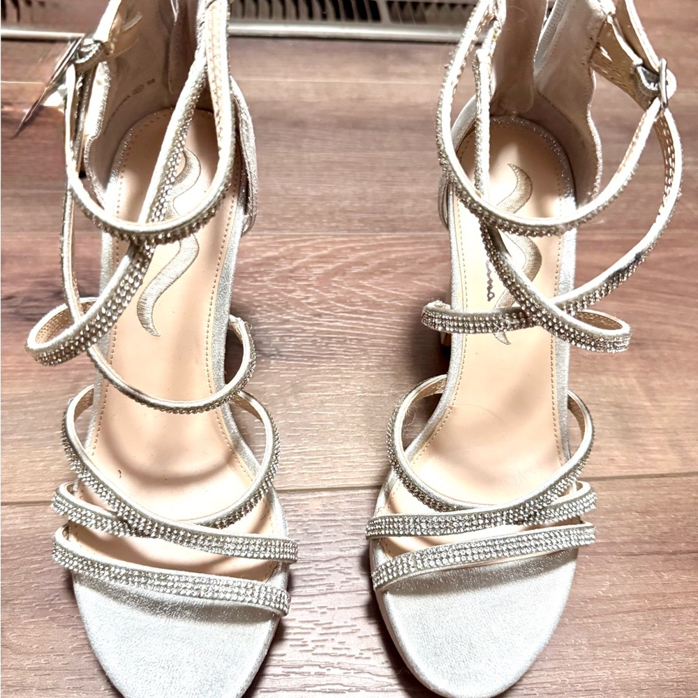 Nina Glittering Silver Strappy Heels size 9